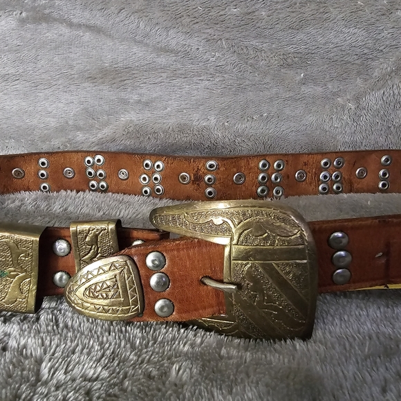 VINTAGE CHICO'S MADE IN MOROCCO LEATHER BELT WITH METAL ACCENTS - Picture 2 of 13